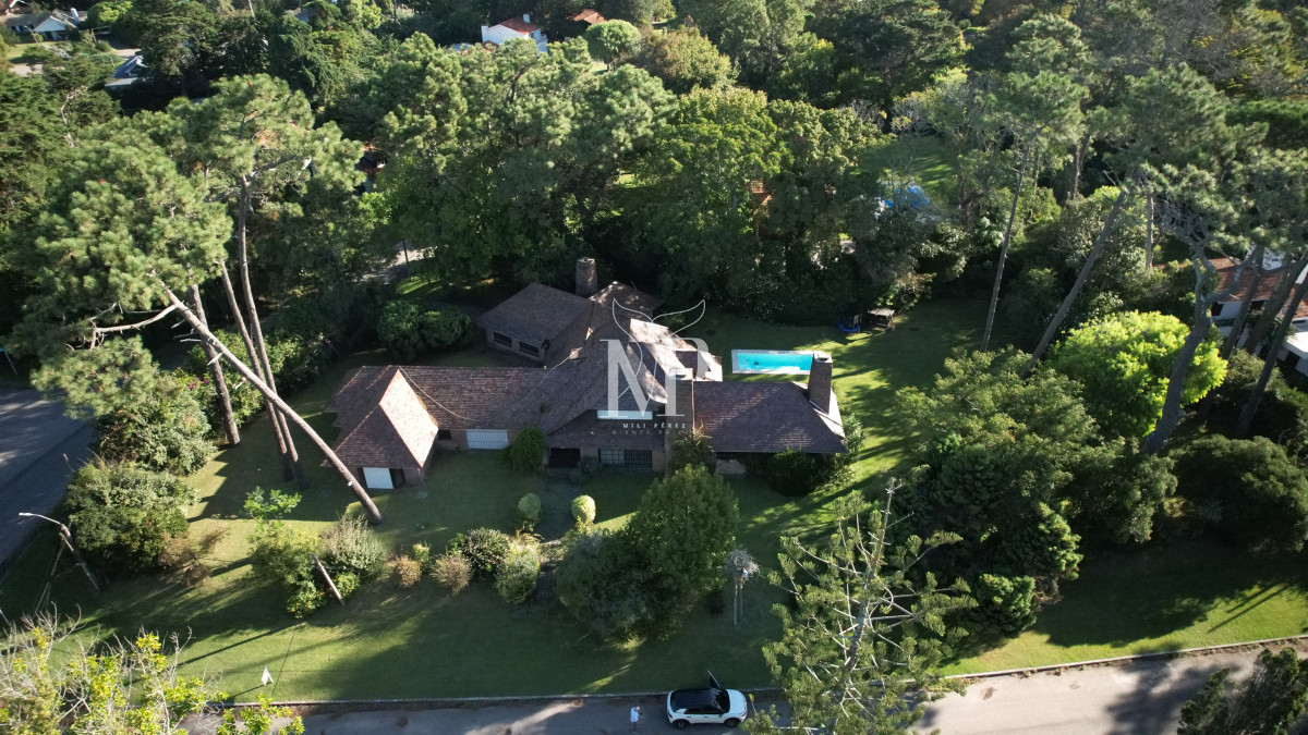 Casa ID.85 - Hermosa mansión en Golf de 6 dormitorios , Punta del Este