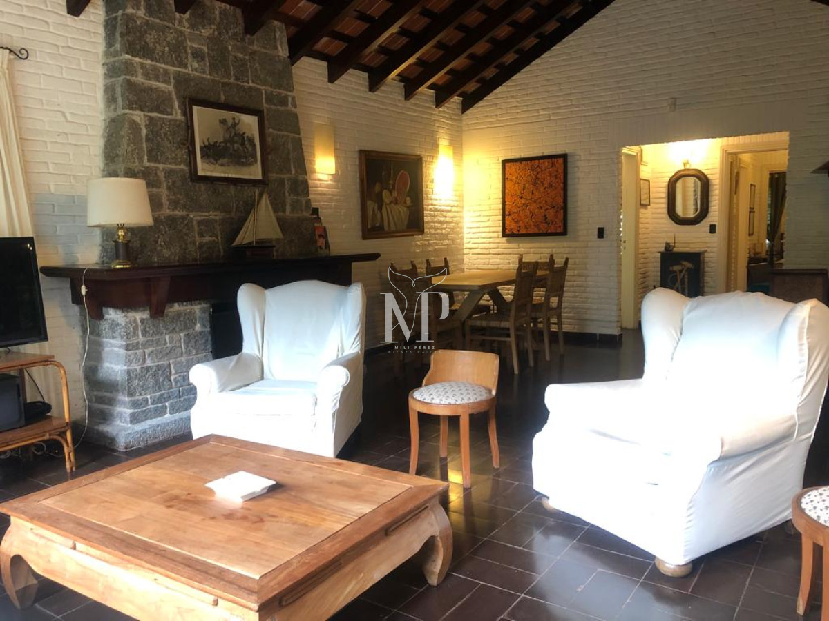 Casa ID.116 - En venta casa en Punta del Este de 3 dormitorios en suite y amplios espacios exteriores 