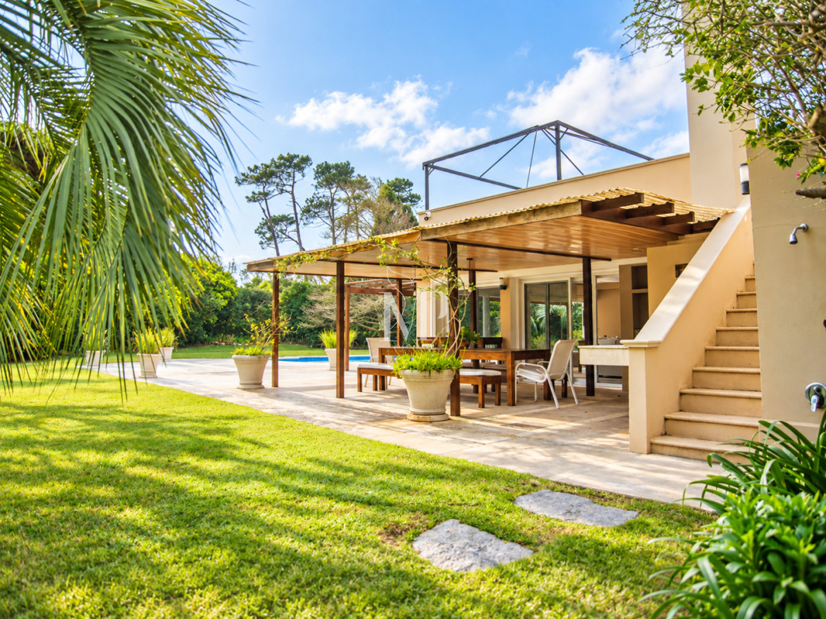 Casa ID.36 - Casa en Venta de 5 dormitorios en el Golf , Punta del este , Playa Bravav