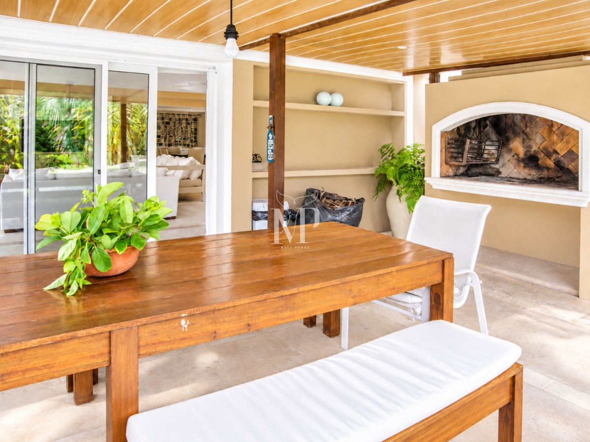 Casa ID.36 - Casa en Venta de 5 dormitorios en el Golf , Punta del este , Playa Bravav