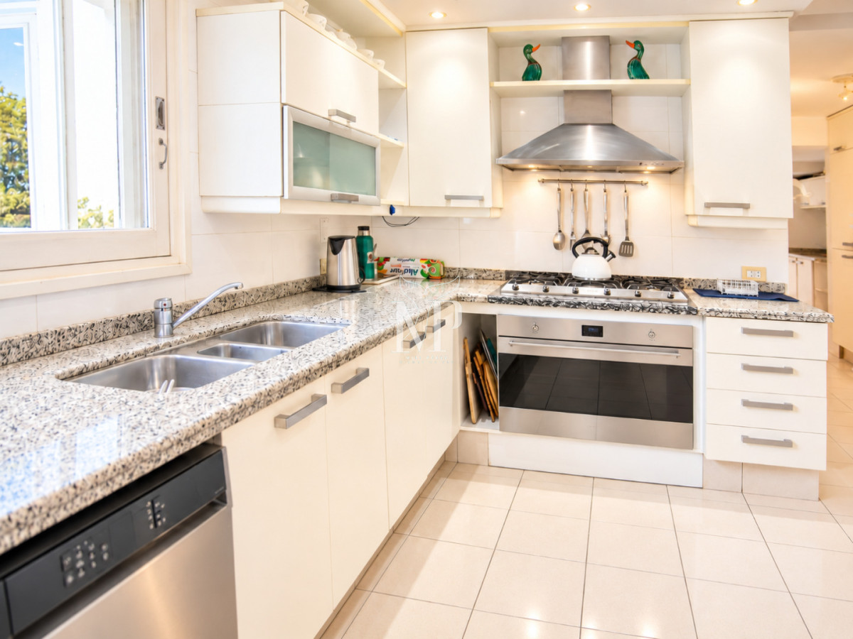 Casa ID.36 - Casa en Venta de 5 dormitorios en el Golf , Punta del este , Playa Bravav