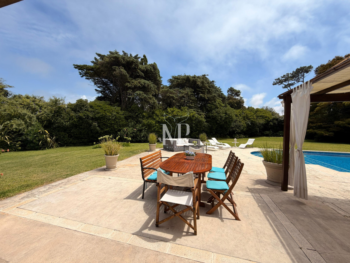 Casa ID.36 - Casa en Venta de 5 dormitorios en el Golf , Punta del este , Playa Bravav
