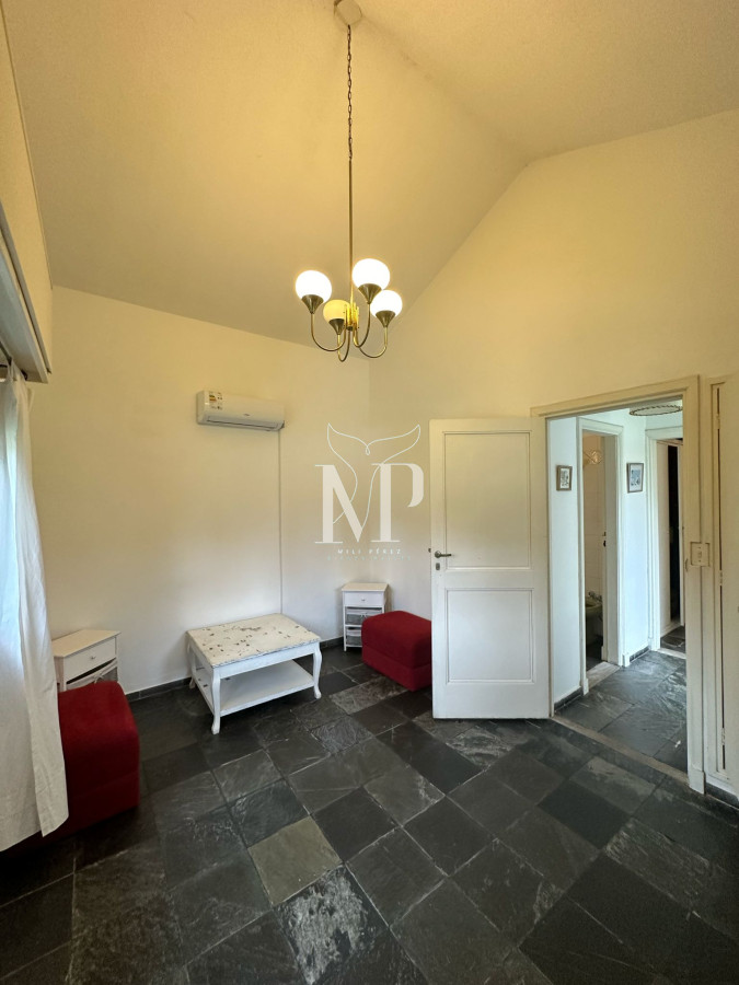 Casa ID.68 - Casa ideal para clinica privada, zona comercial, Punta del Este