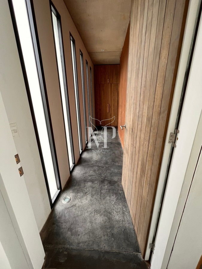 Casa ID.128 - Casa cómoda con espacios hermosos de 5 dormitorios en Punta Piedras 