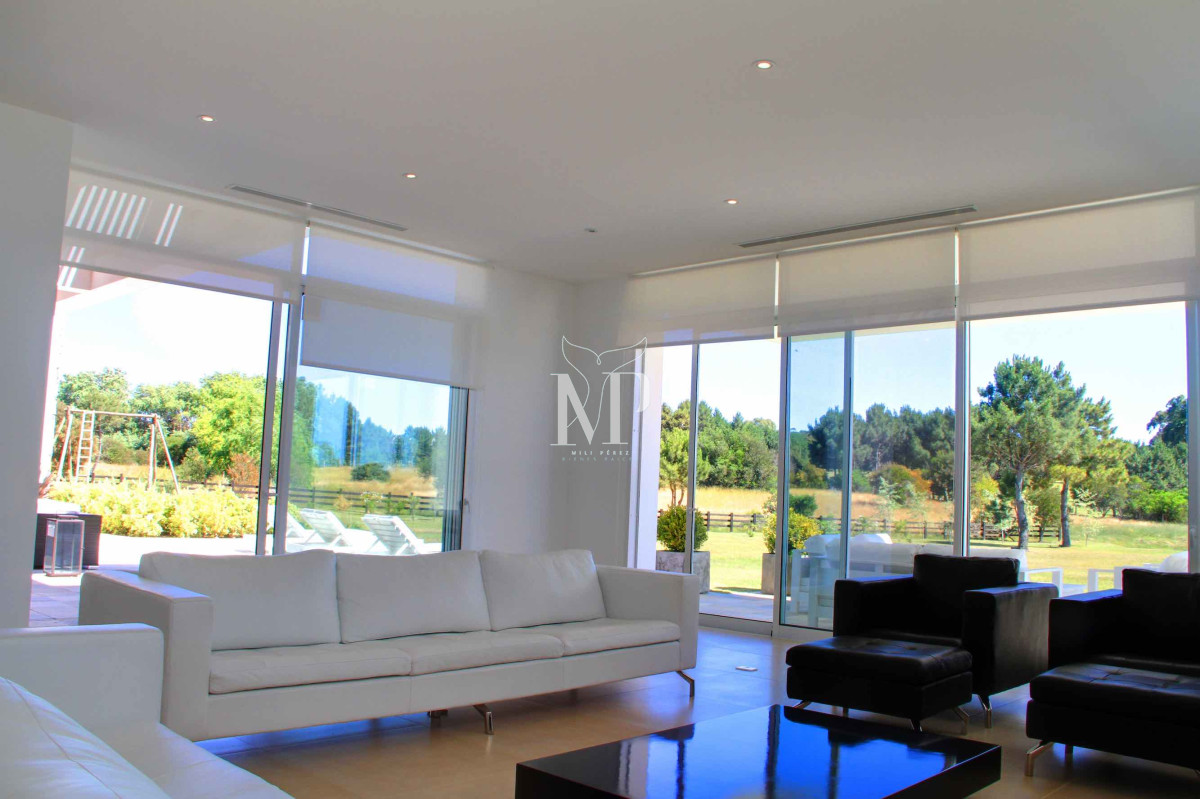 Casa ID.34 - En venta y alquiler casa en Manantiales de 5 dormitorios.