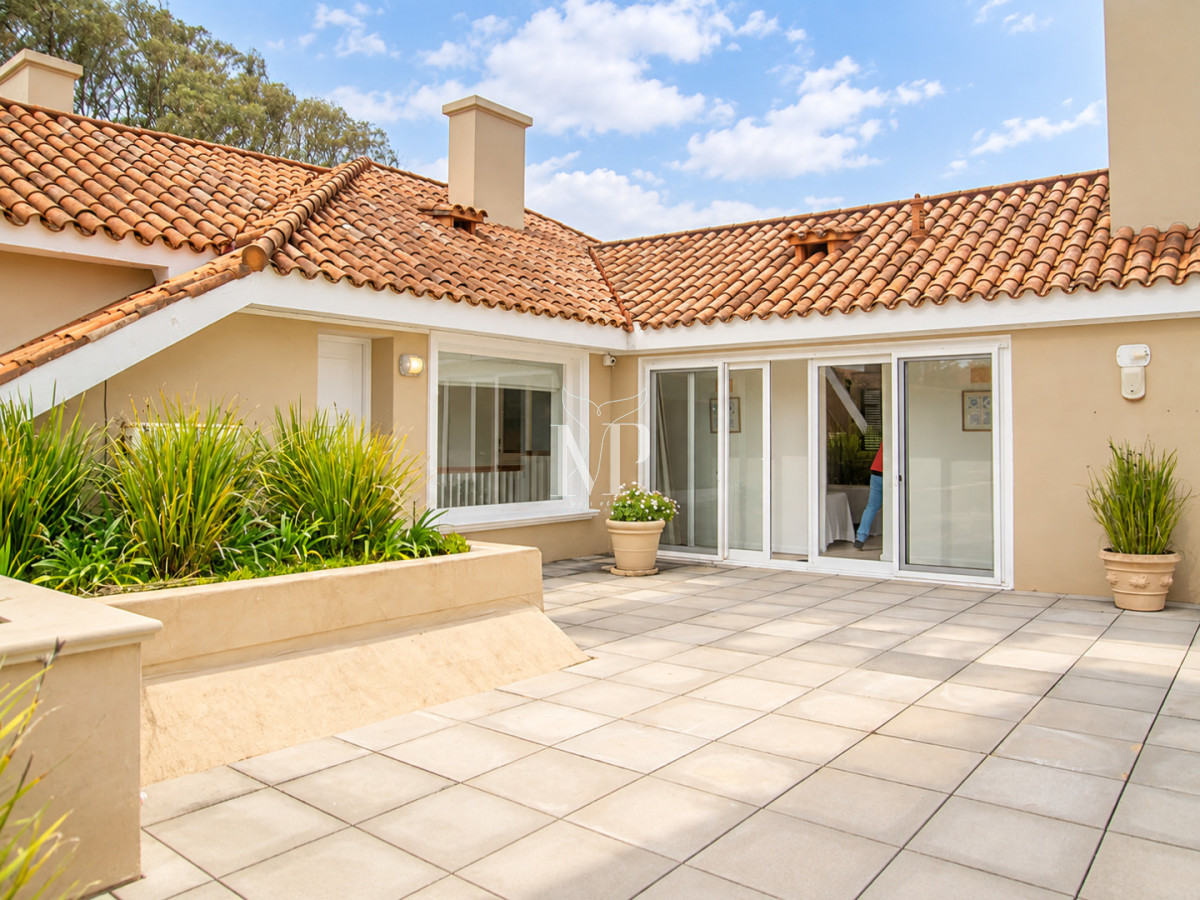 Casa ID.36 - Casa en Venta de 5 dormitorios en el Golf , Punta del este , Playa Bravav