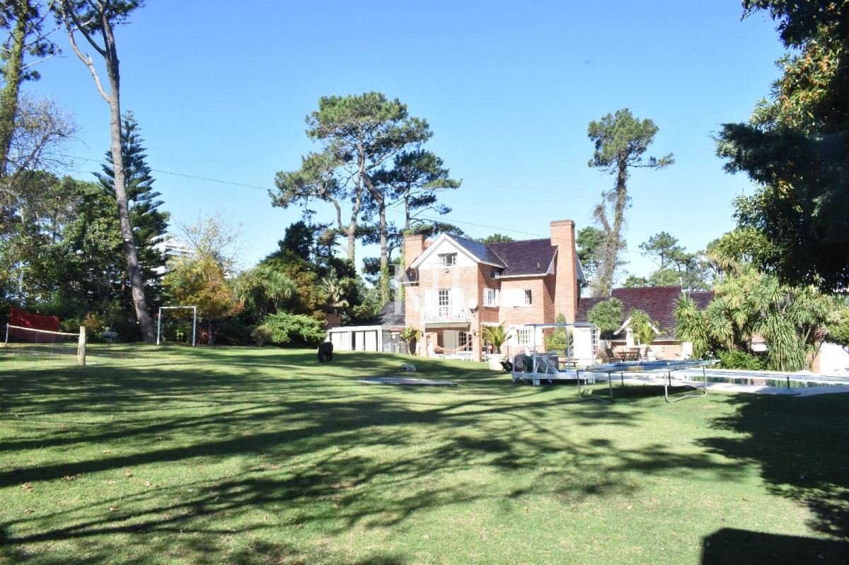 Casa ID.111 - Vende casa espectacular en playa mansa , Punta del Este 