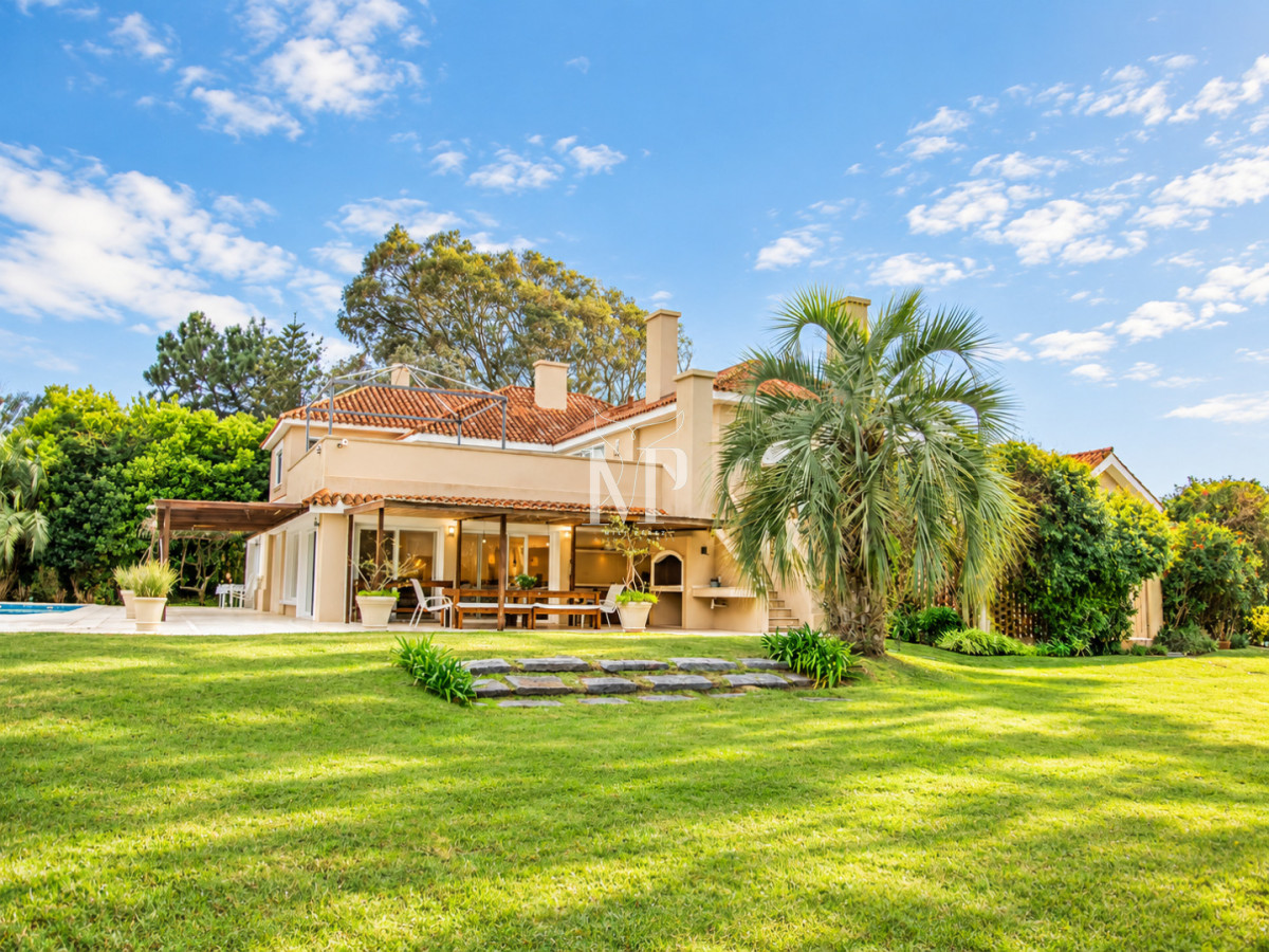 Casa ID.36 - Casa en Venta de 5 dormitorios en el Golf , Punta del este , Playa Bravav