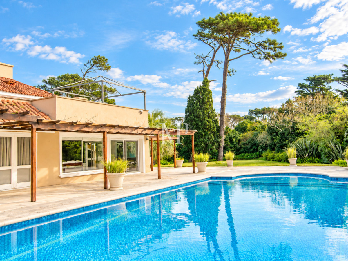 Casa ID.36 - Casa en Venta de 5 dormitorios en el Golf , Punta del este , Playa Bravav