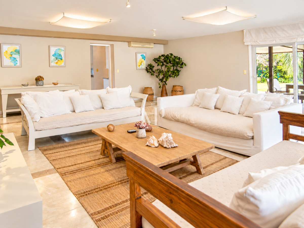 Casa ID.36 - Casa en Venta de 5 dormitorios en el Golf , Punta del este , Playa Bravav