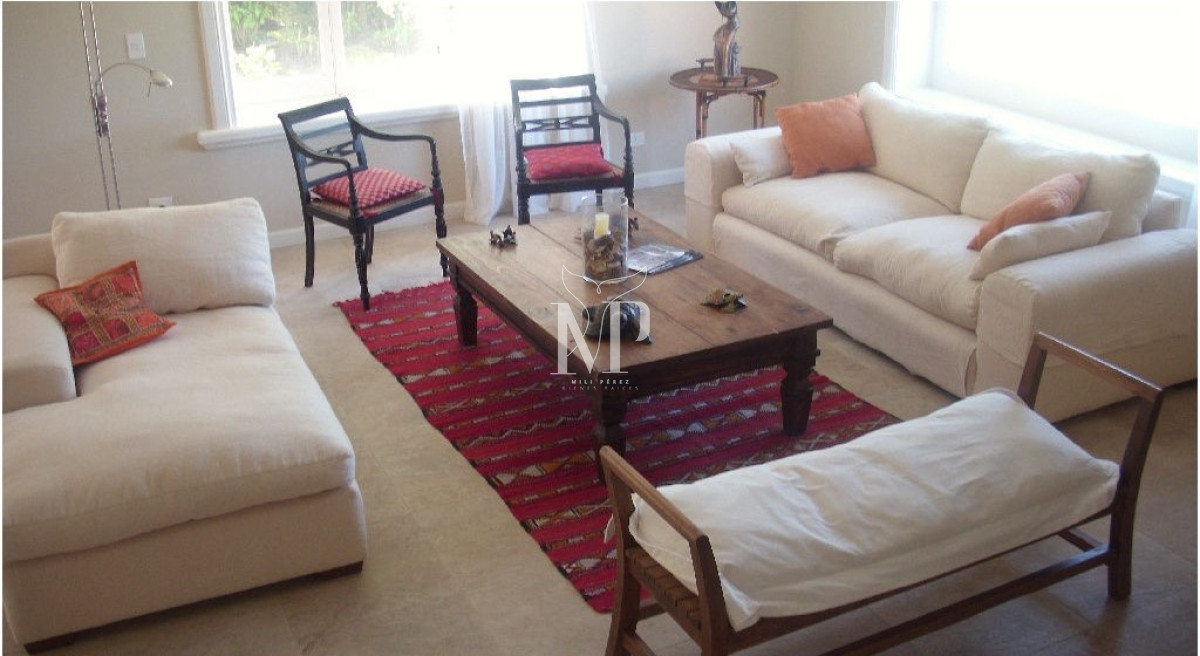 Casa ID.36 - Casa en Venta de 5 dormitorios en el Golf , Punta del este , Playa Bravav