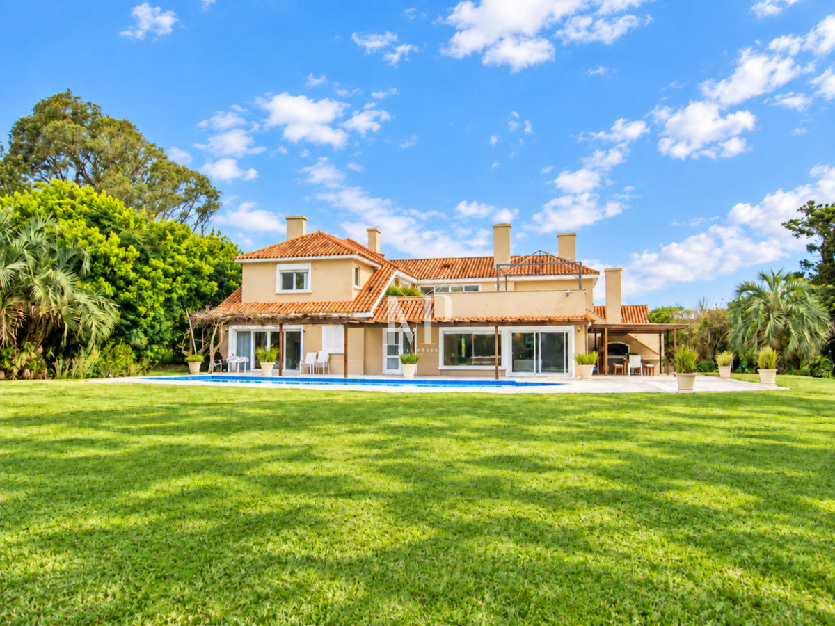 Casa ID.36 - Casa en Venta de 5 dormitorios en el Golf , Punta del este , Playa Bravav