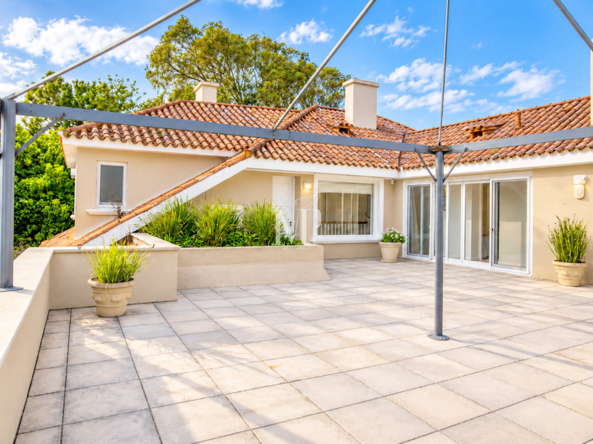 Casa ID.36 - Casa en Venta de 5 dormitorios en el Golf , Punta del este , Playa Bravav