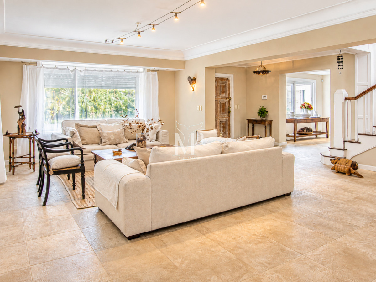 Casa ID.36 - Casa en Venta de 5 dormitorios en el Golf , Punta del este , Playa Bravav