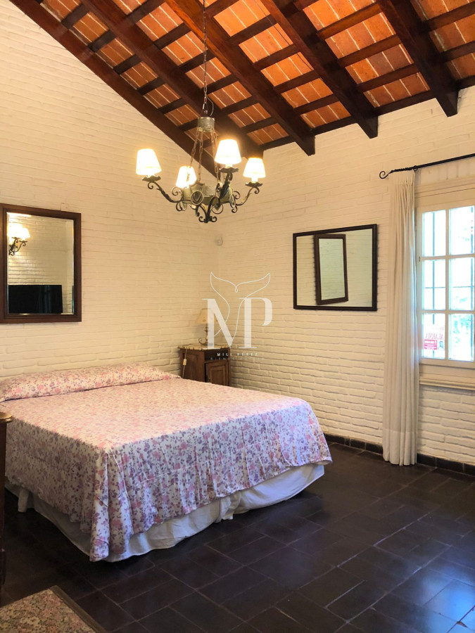 Casa ID.116 - En venta casa en Punta del Este de 3 dormitorios en suite y amplios espacios exteriores 