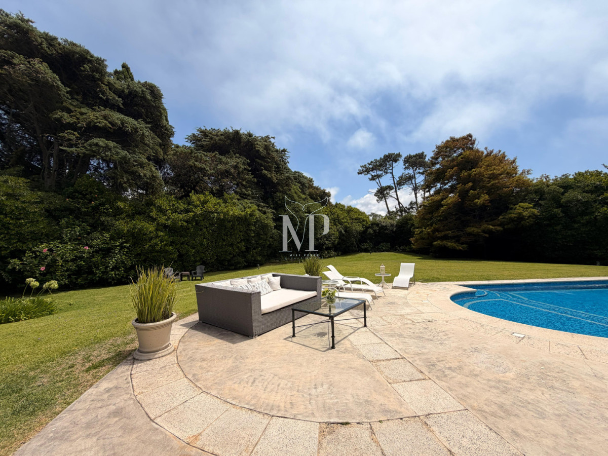 Casa ID.36 - Casa en Venta de 5 dormitorios en el Golf , Punta del este , Playa Bravav