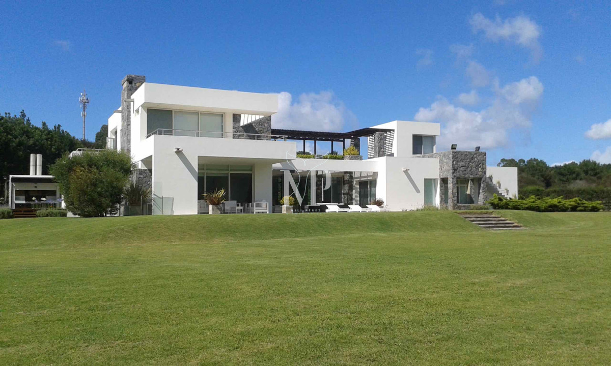 Casa ID.34 - En venta y alquiler casa en Manantiales de 5 dormitorios.