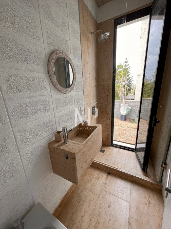 Casa ID.128 - Casa cómoda con espacios hermosos de 5 dormitorios en Punta Piedras 