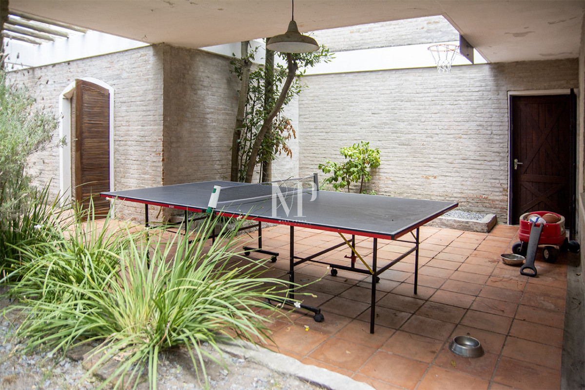 Casa ID.185 - Excelente chalet de 5 dormitorios en venta a pasos de Playa Mansa Punta del Este