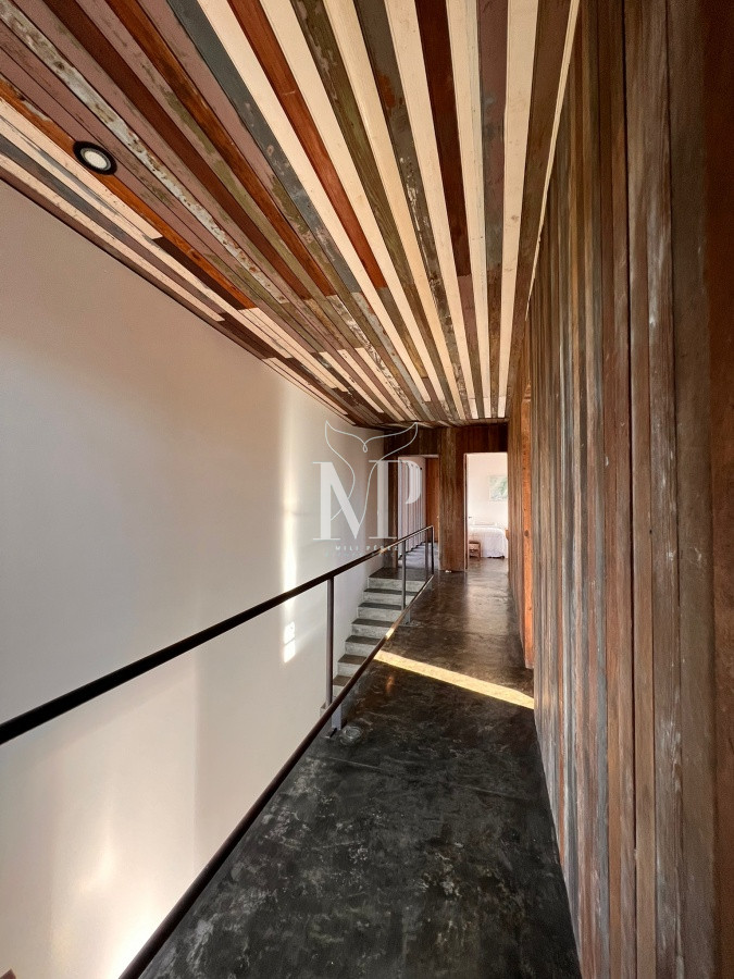 Casa ID.128 - Casa cómoda con espacios hermosos de 5 dormitorios en Punta Piedras 