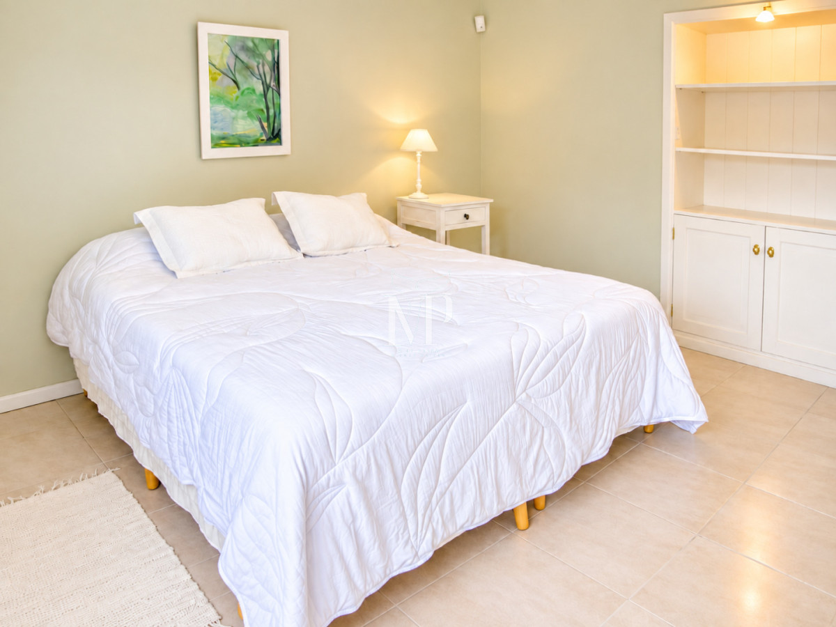 Casa ID.36 - Casa en Venta de 5 dormitorios en el Golf , Punta del este , Playa Bravav