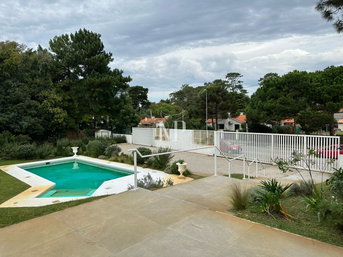 Casa ID.68 - Casa ideal para clinica privada, zona comercial, Punta del Este