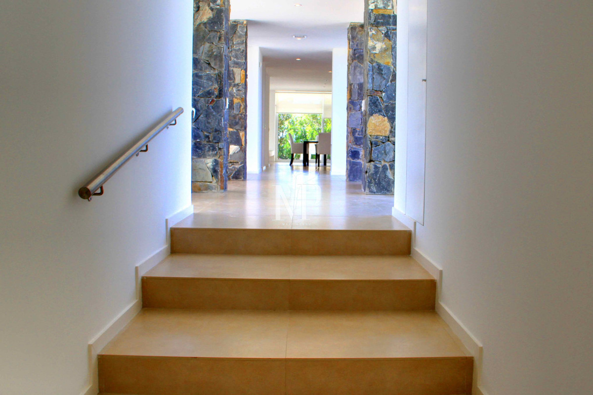 Casa ID.34 - En venta y alquiler casa en Manantiales de 5 dormitorios.