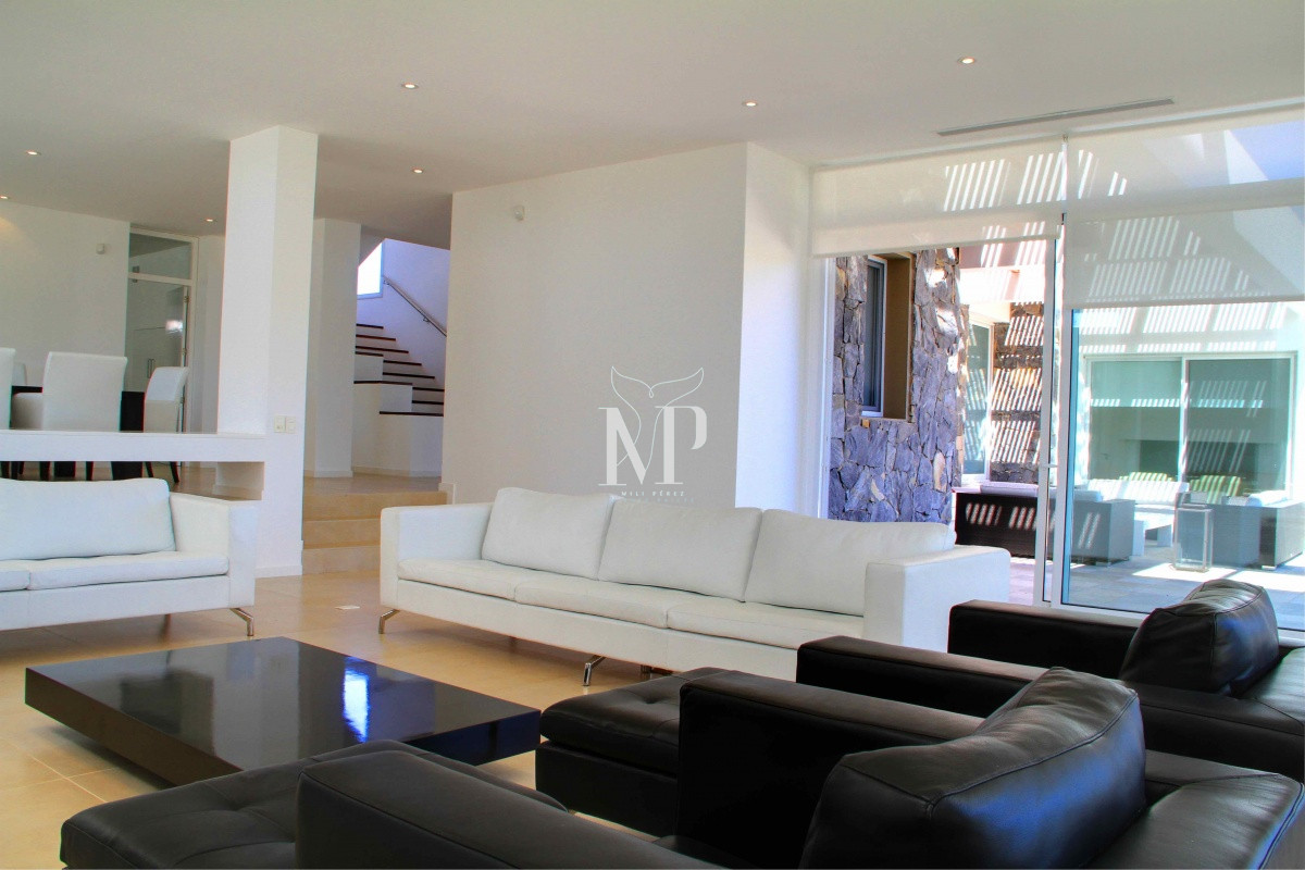 Casa ID.34 - En venta y alquiler casa en Manantiales de 5 dormitorios.