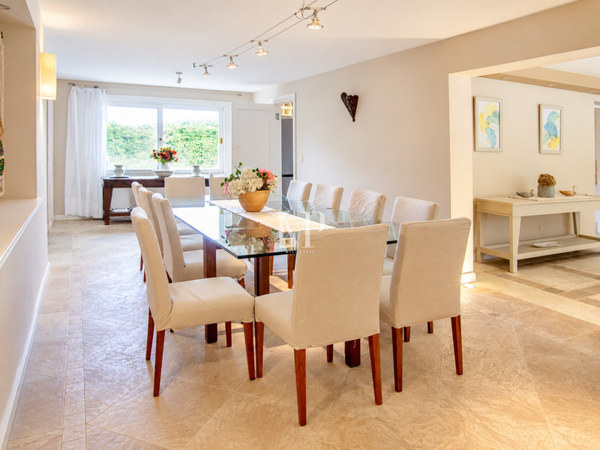 Casa ID.36 - Casa en Venta de 5 dormitorios en el Golf , Punta del este , Playa Bravav
