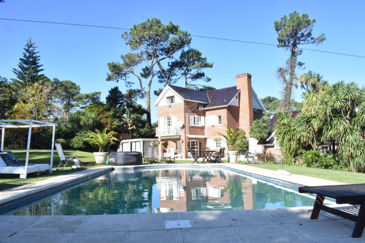 Casa ID.111 - Vende casa espectacular en playa mansa , Punta del Este 