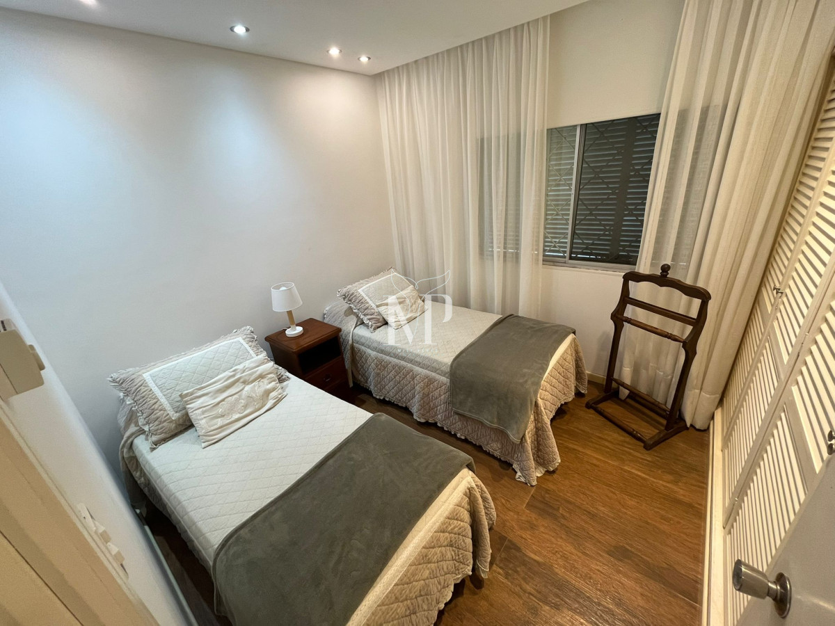 Casa ID.106 - Hermosa Casa en venta de 4 dormitorios en Cantegril, Punta del este. 