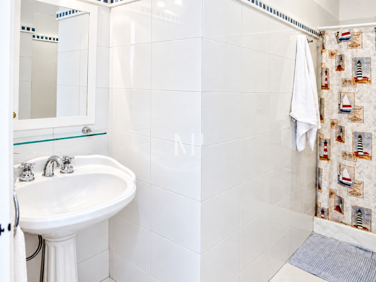 Casa ID.36 - Casa en Venta de 5 dormitorios en el Golf , Punta del este , Playa Bravav