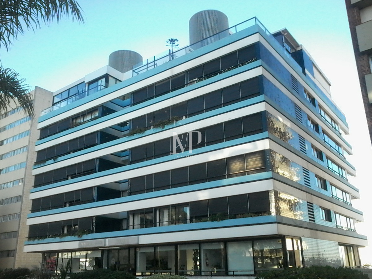 Apartamento ID.66 - Departamento en Portofino con 2 garajes y hermosa vista al Puerto, Punta del Este