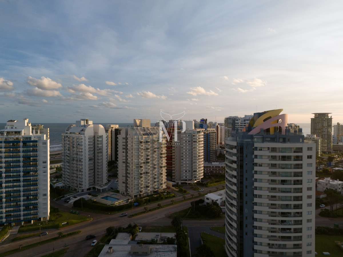 Apartamento ID.134 - Lanzamiento, Playa Brava - Torre Manglar Albor, departamento 2 dormitorios