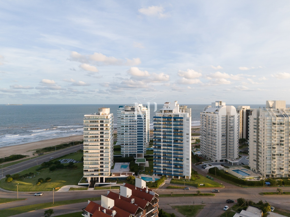 Apartamento ID.134 - Lanzamiento, Playa Brava - Torre Manglar Albor, departamento 2 dormitorios