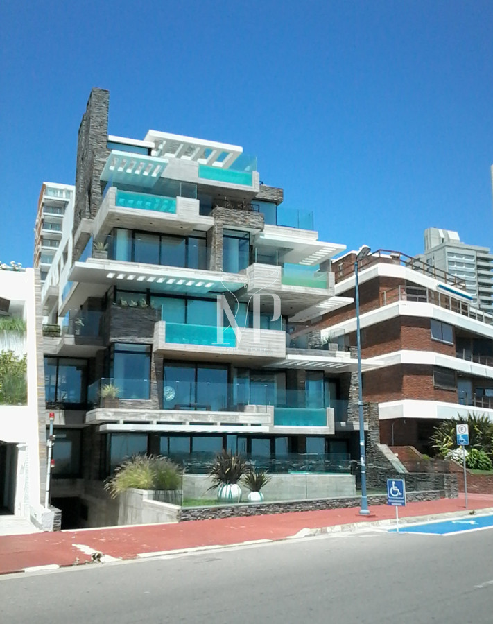 Apartamento ID.65 - Apartamento Único Frente al Mar en Zona Puerto con Piscina Privada.