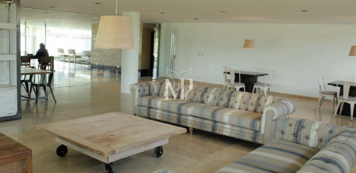 Apartamento ID.50 - Vende espectacular Apartamento de 2 dormitorios frente al Océano en la Brava, Punta del Este