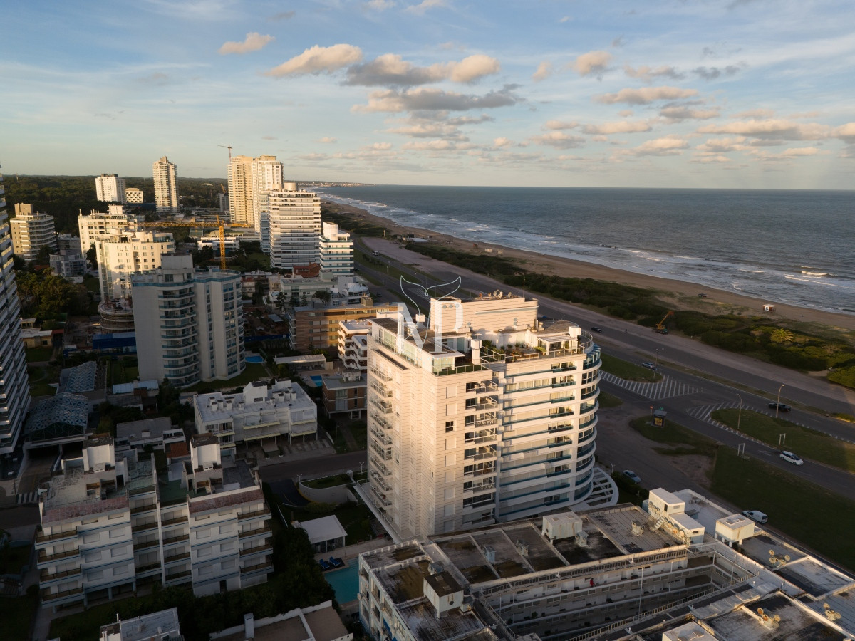 Apartamento ID.134 - Lanzamiento, Playa Brava - Torre Manglar Albor, departamento 2 dormitorios