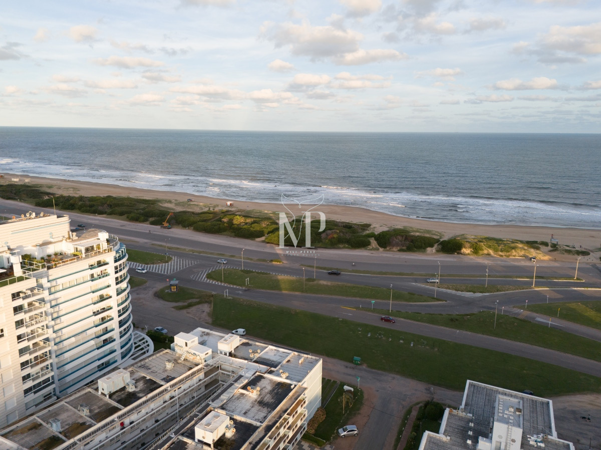 Apartamento ID.134 - Lanzamiento, Playa Brava - Torre Manglar Albor, departamento 2 dormitorios