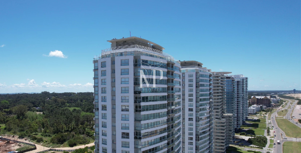 Apartamento ID.59 - Vende apartamento en Torre Le Parc de 4 dormitorios,Punta del Este