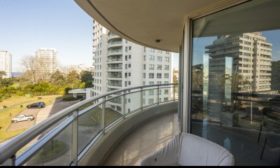 Vende apartamento con vista espectacular, de 3 dormitorios en Roosevelt, Punta del Este