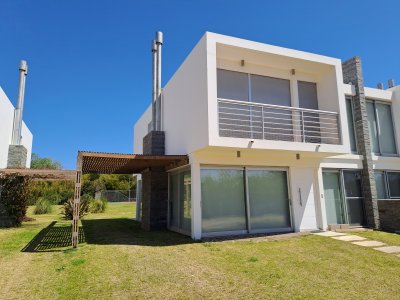 Casa en Alquiler de Verano en complejo con amenities Rincon del Indio