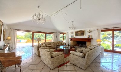 Vende y alquila gran casa de 5 dormitorios en Playa Mansa, Punta del Este
