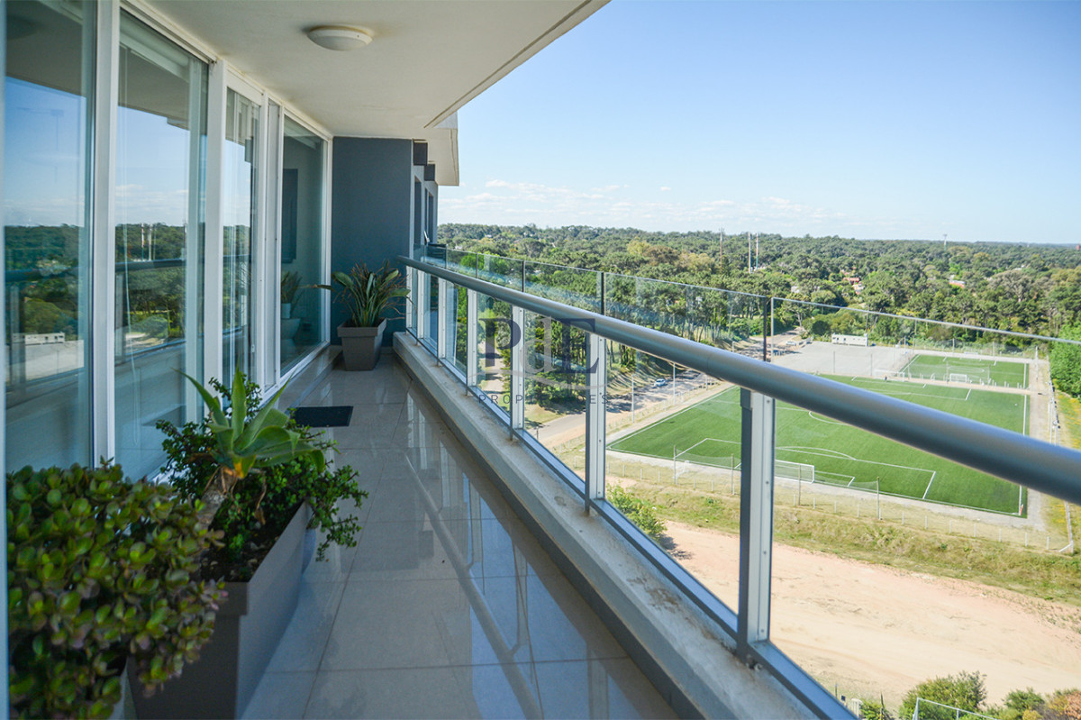 Departamento con linda vista a pasos de Playa Brava - Imagen 4