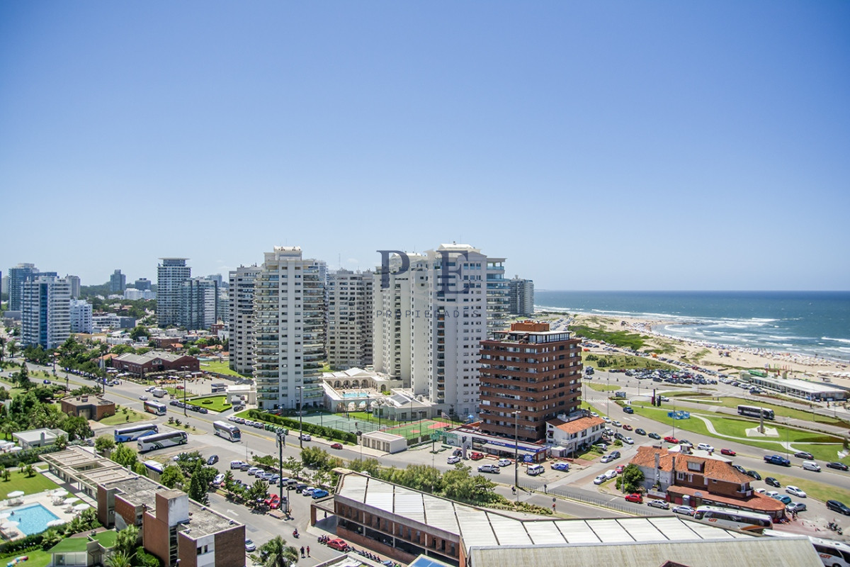 Apartamento en venta con vista a Playa Brava!! - Imagen 11