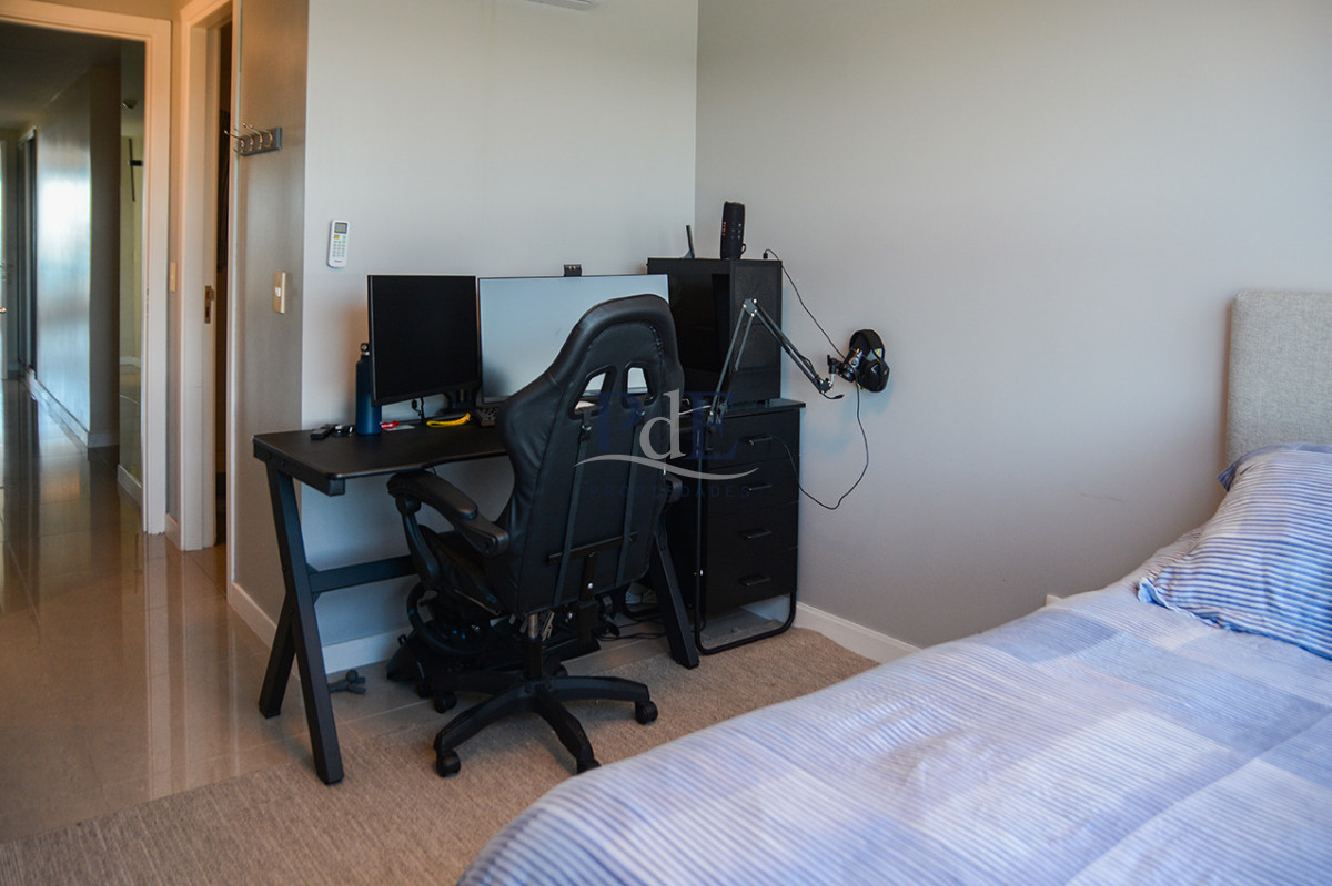 Departamento con linda vista a pasos de Playa Brava - Imagen 30