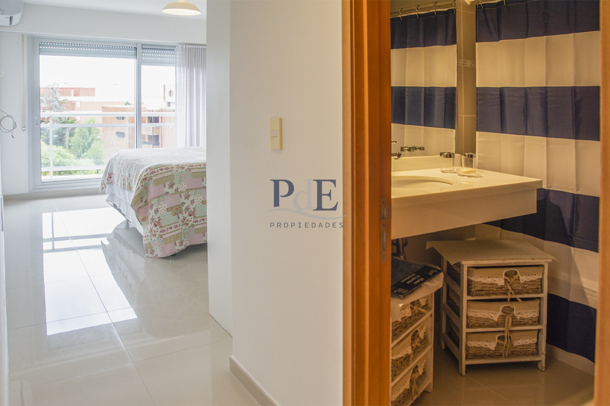 Apartamento de 3 Dormitorios en Playa Mansa en venta  - A Pasos del Mar - Imagen 45