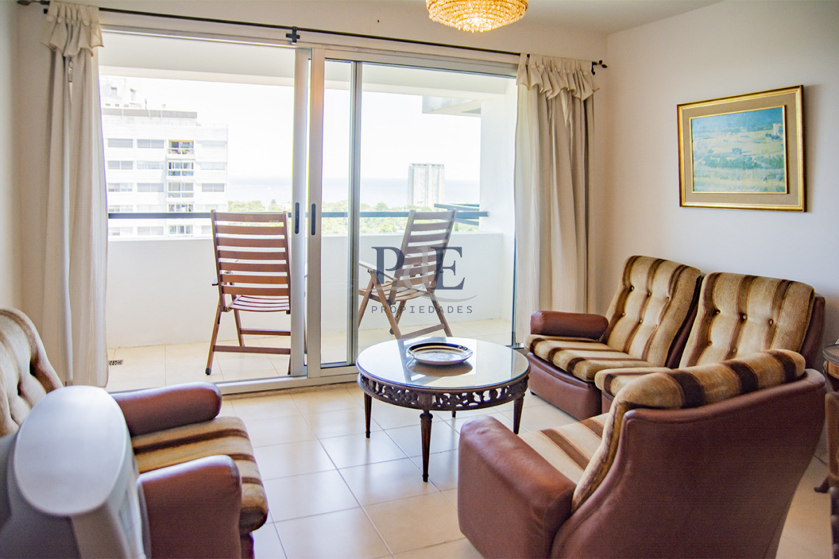 Vende apto de 2 dormitorios con vista al mar en Punta del este - Imagen 3