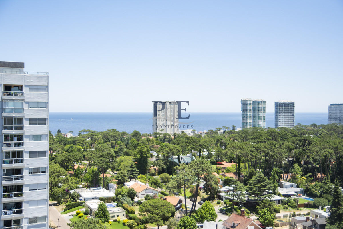 Vende apto de 2 dormitorios con vista al mar en Punta del este - Imagen 24
