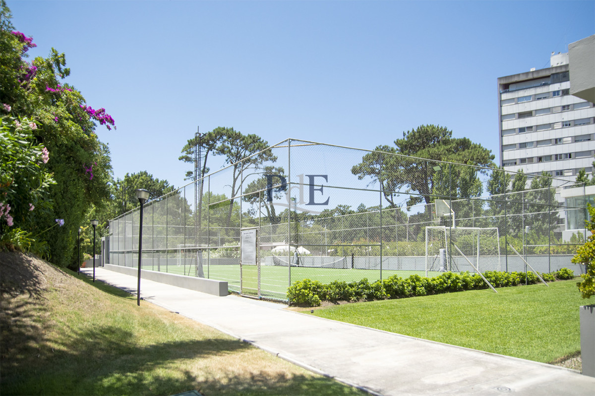 Vende apto de 2 dormitorios con vista al mar en Punta del este - Imagen 37